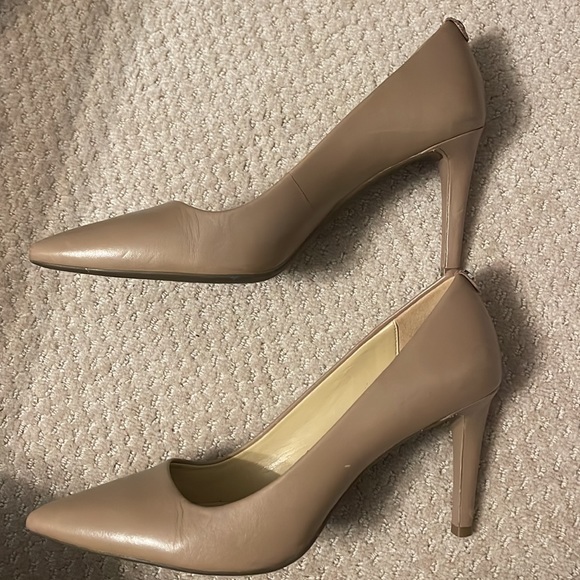 Michael Kors women’s heels - Picture 2 of 5